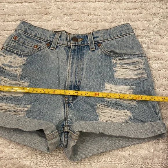 Vintage Levis Distressed Shorts Sz 25 - Picture 7 of 8